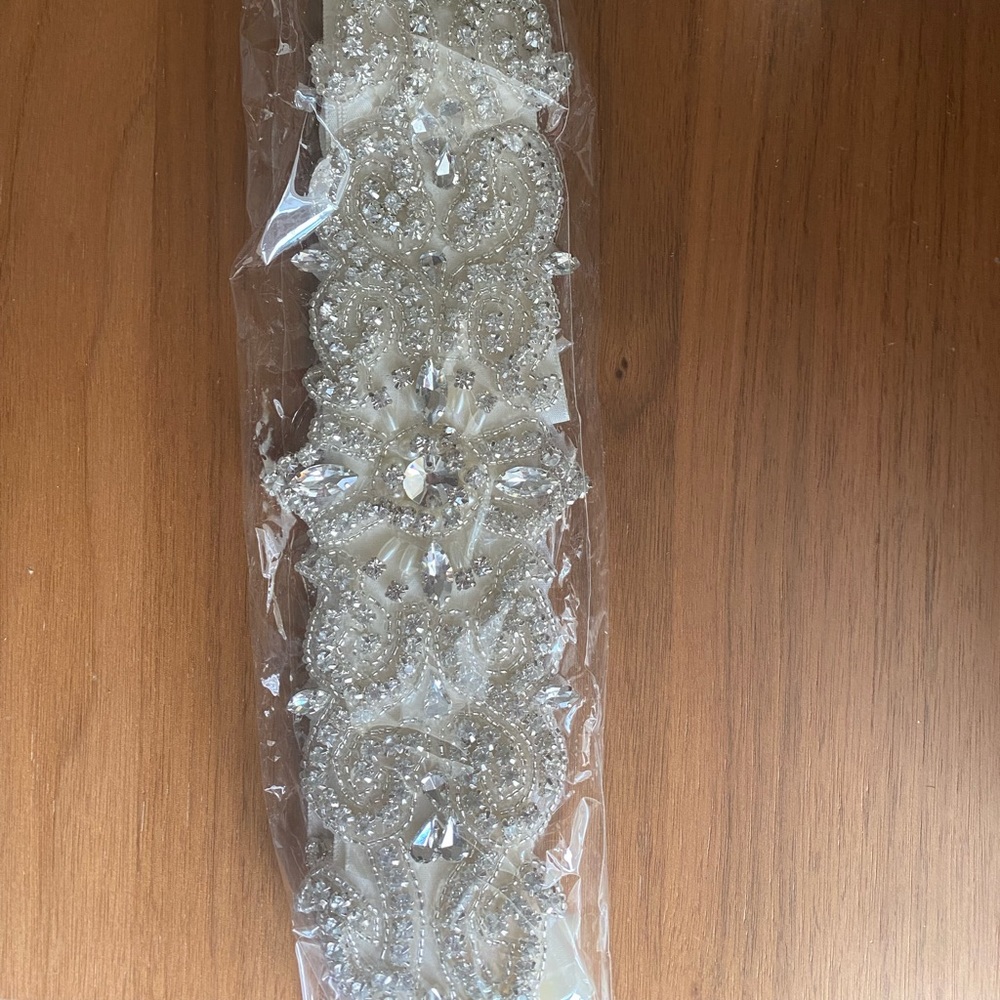 Beautiful wedding belt for dress absolutely brand new!
